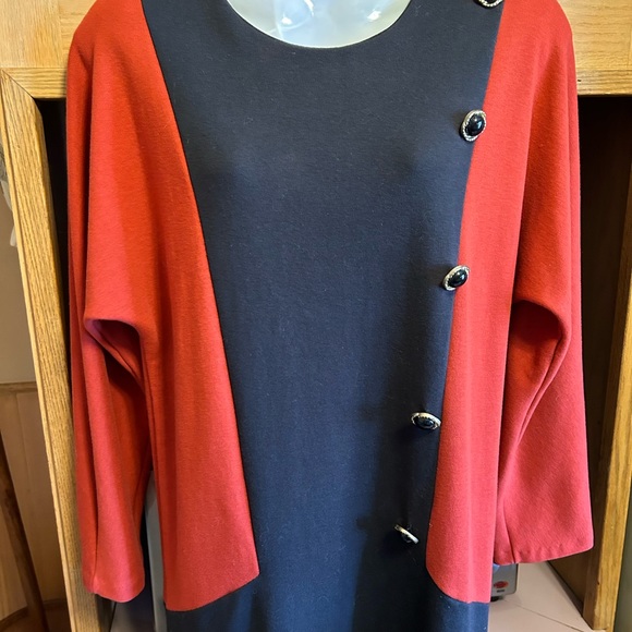 Women’s Vintage Color Block Black Burnt Orange JRT Button Detail below the knee - Picture 2 of 9